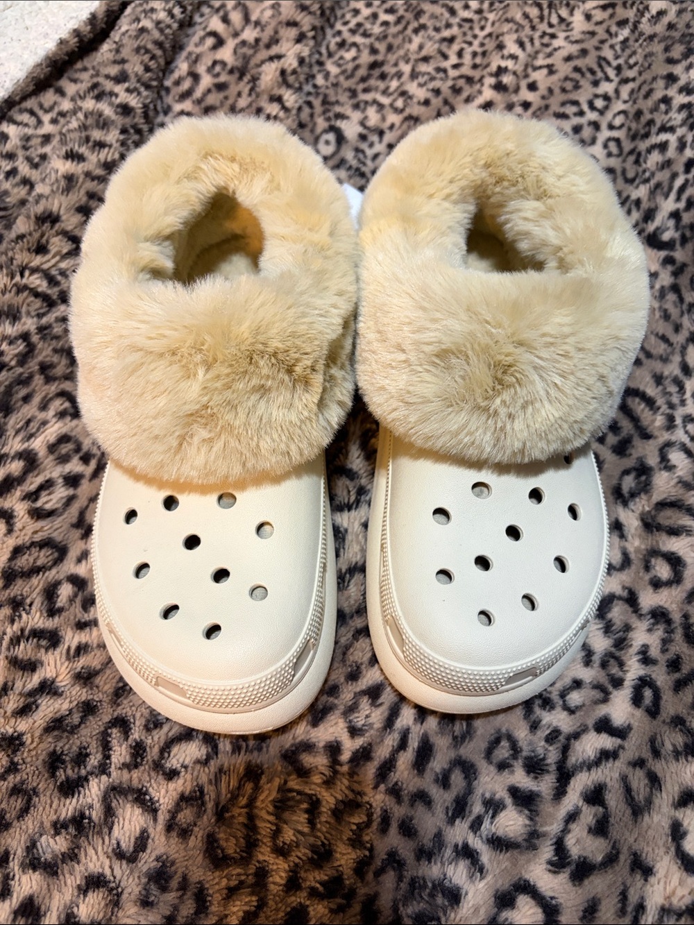 CROCS Furever Crush Plush Lined Clogs - Cream